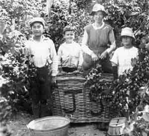 Jim & Nancy Knight with their mother 